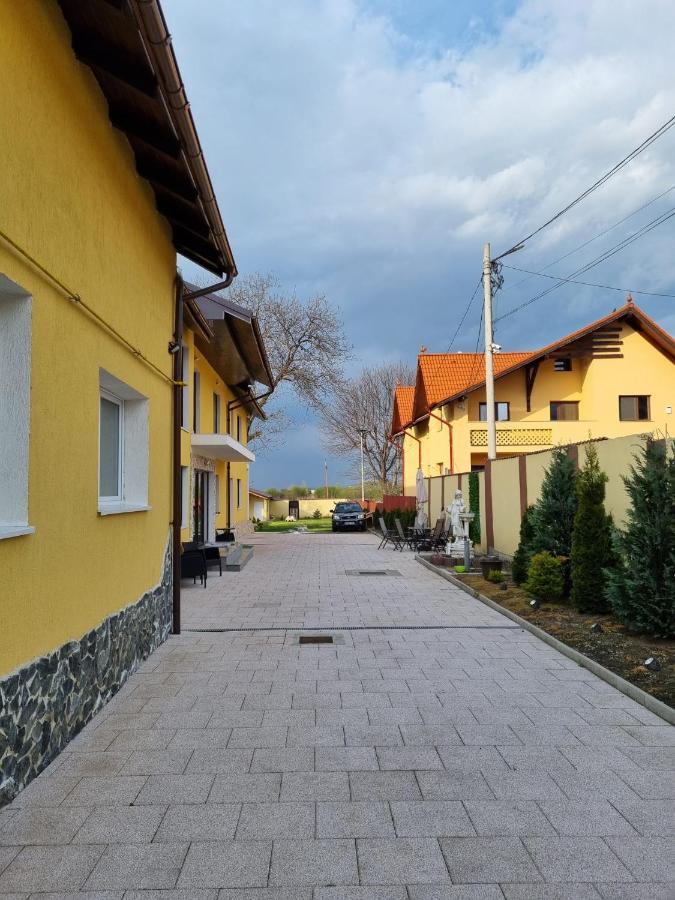 Izabella Guest House Săcele Buitenkant foto