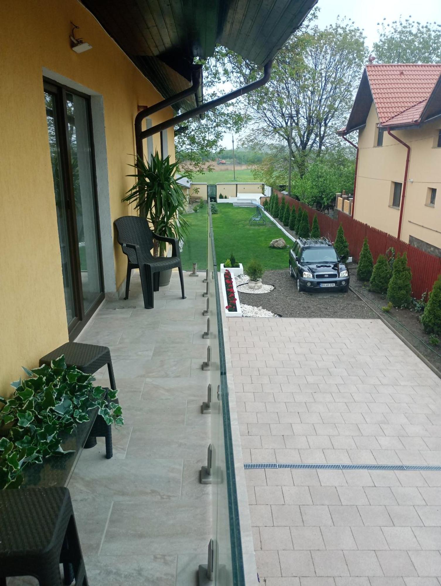 Izabella Guest House Săcele Buitenkant foto